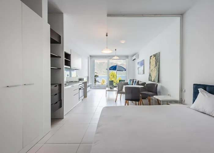 Stone - Adults Only Κηπαρό